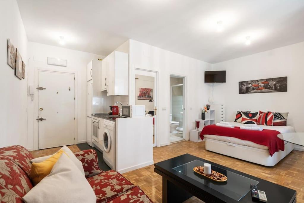 Apartment Located In Puerta De Alcala - 2 Madrid