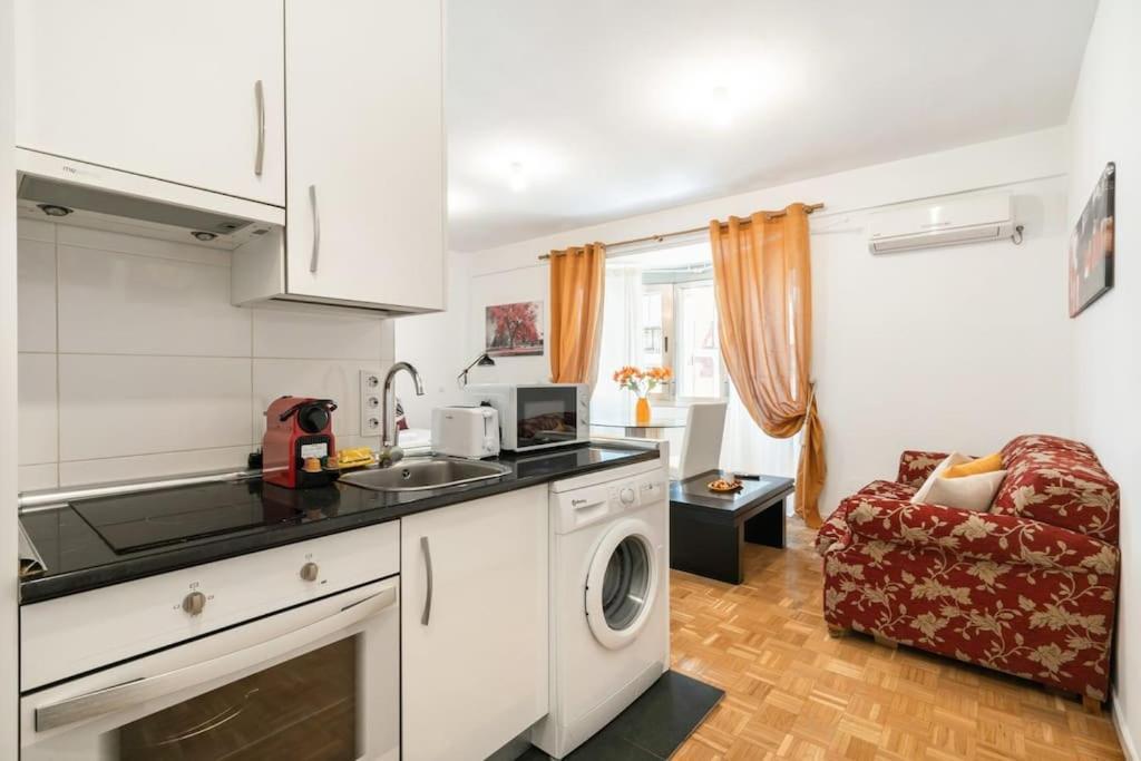Apartment Located In Puerta De Alcala - 2 Madrid