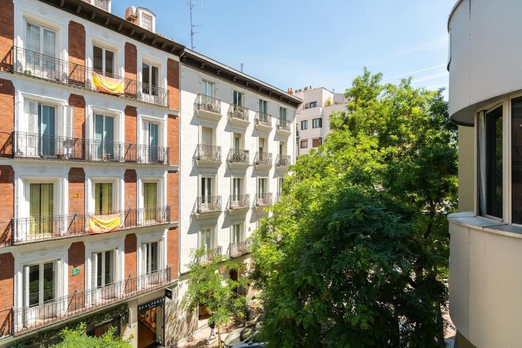 Apartment Located In Puerta De Alcala - 2 *