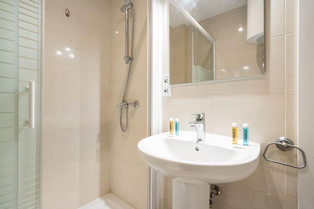 Apartment Located In Puerta De Alcala - 2