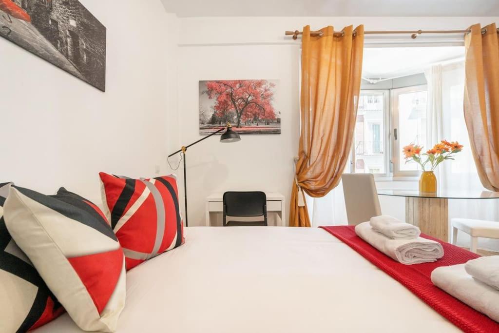 Located In Puerta De Alcala - 2 *